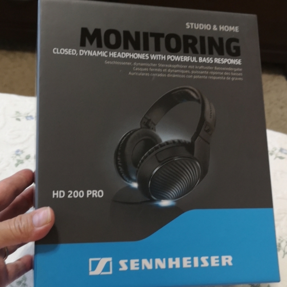 Sennheiser HD 200 Pro headphones